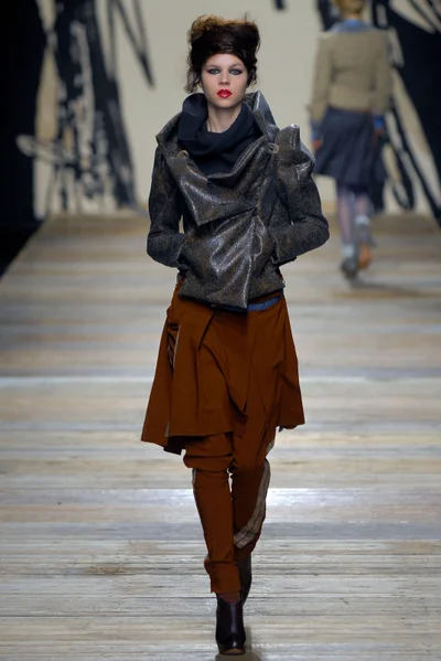 Look 16